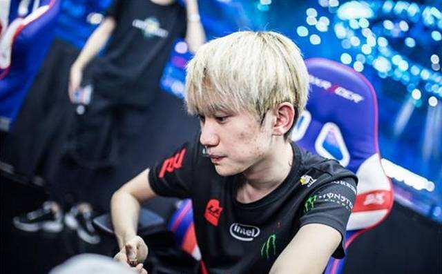 面手中场 面手中场